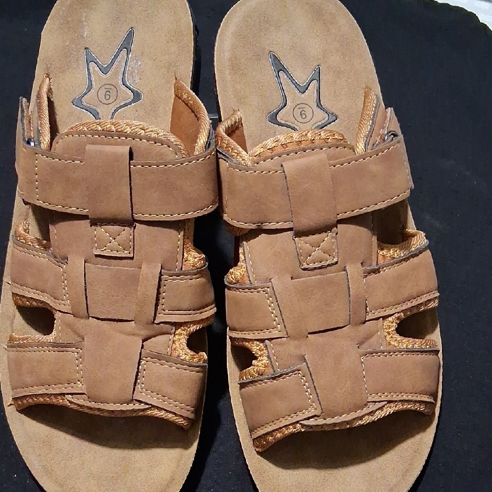 Max Edition Brown Sandals with Fisherman Design